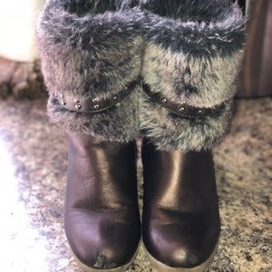 Girls Furry Boots w Heel